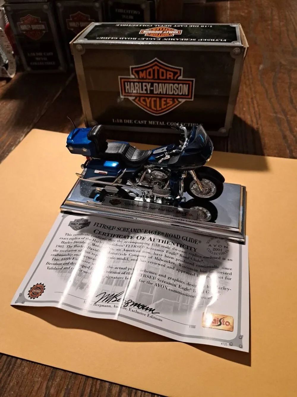 Vintage 2001 Harley Davidson Maisto Avon FLTRSEI2 Road Glide Diecast Motorcycle